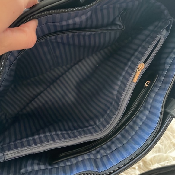 Black gold hardware square tote bag purse handbag elegant cheek shoulder bag - Picture 8 of 16